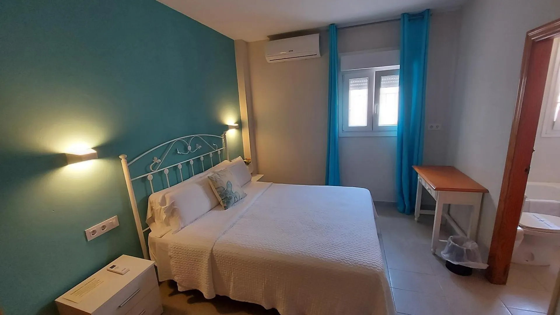 סן חוזה Hostal Costa Rica ספרד